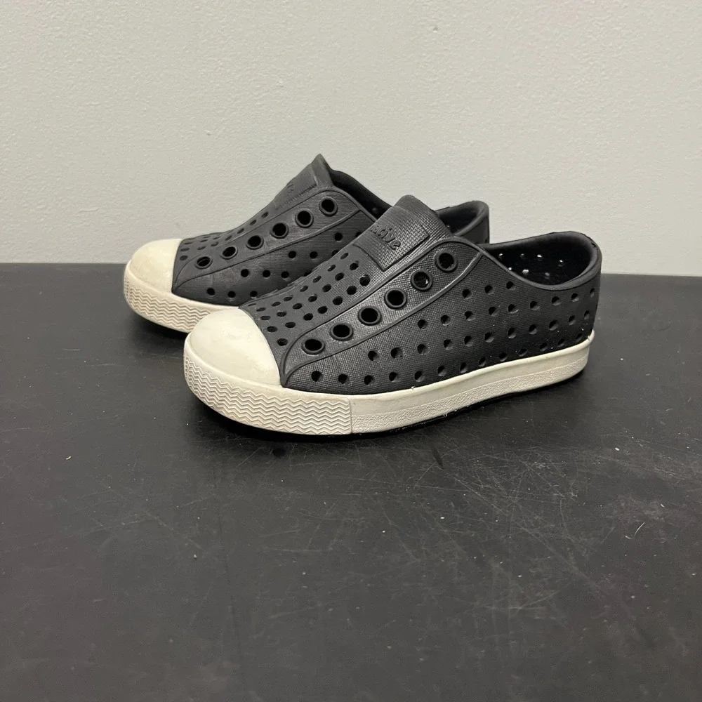 Native Shoes Kids Jefferson Water Shoe Black White Slip‎ On Round Toe C6
